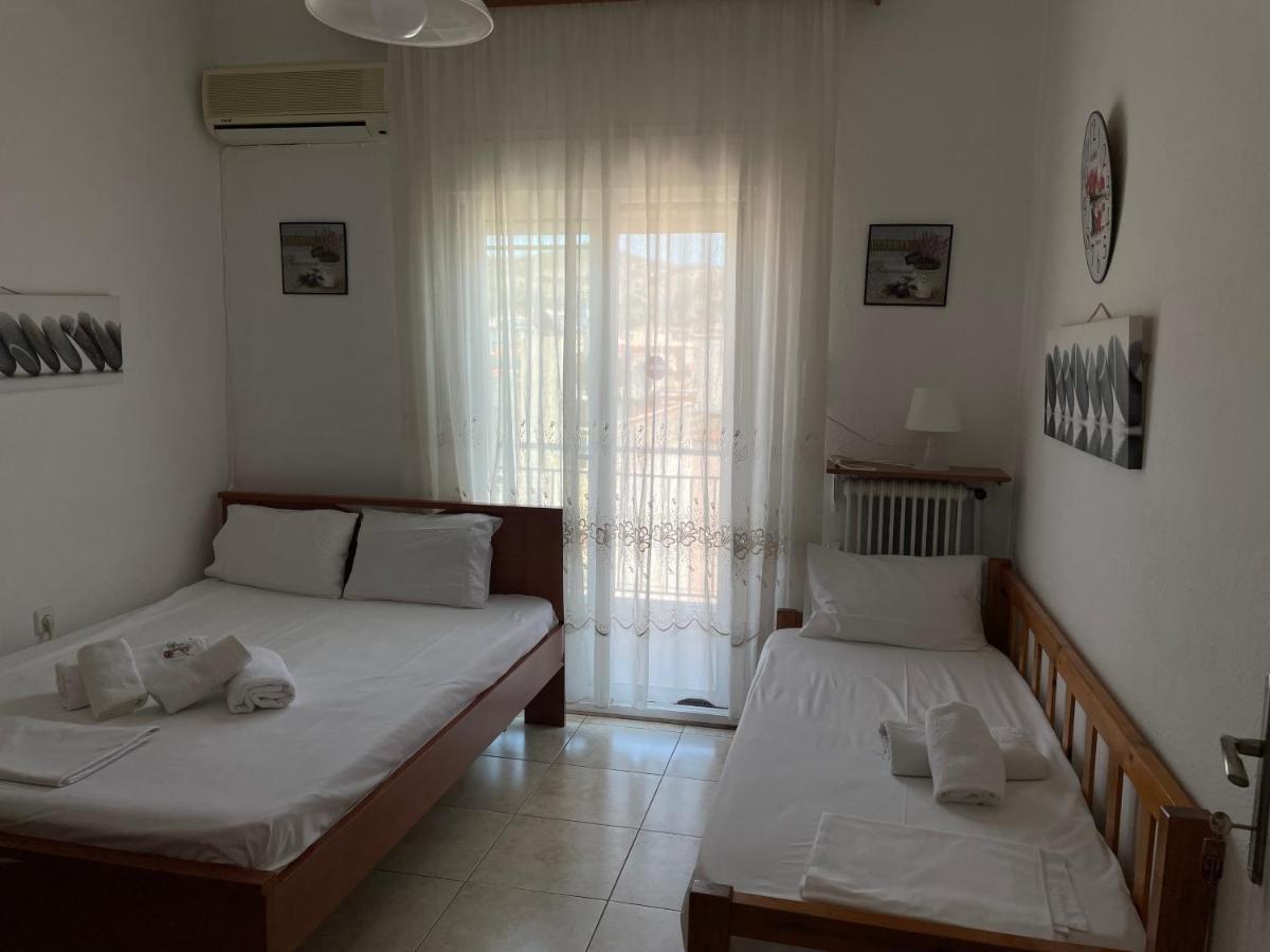 Nikos Rooms Néa Péramos Eksteriør billede