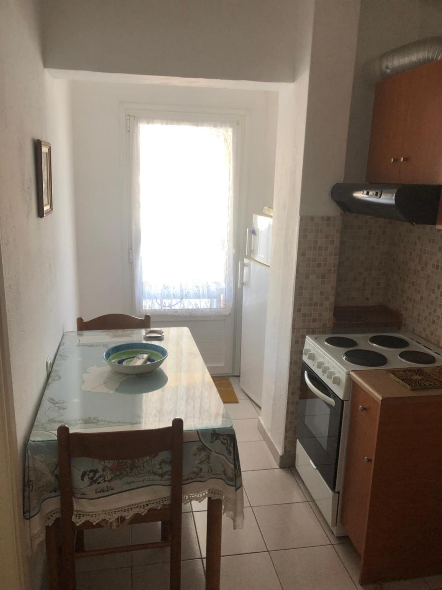 Nikos Rooms Néa Péramos Eksteriør billede