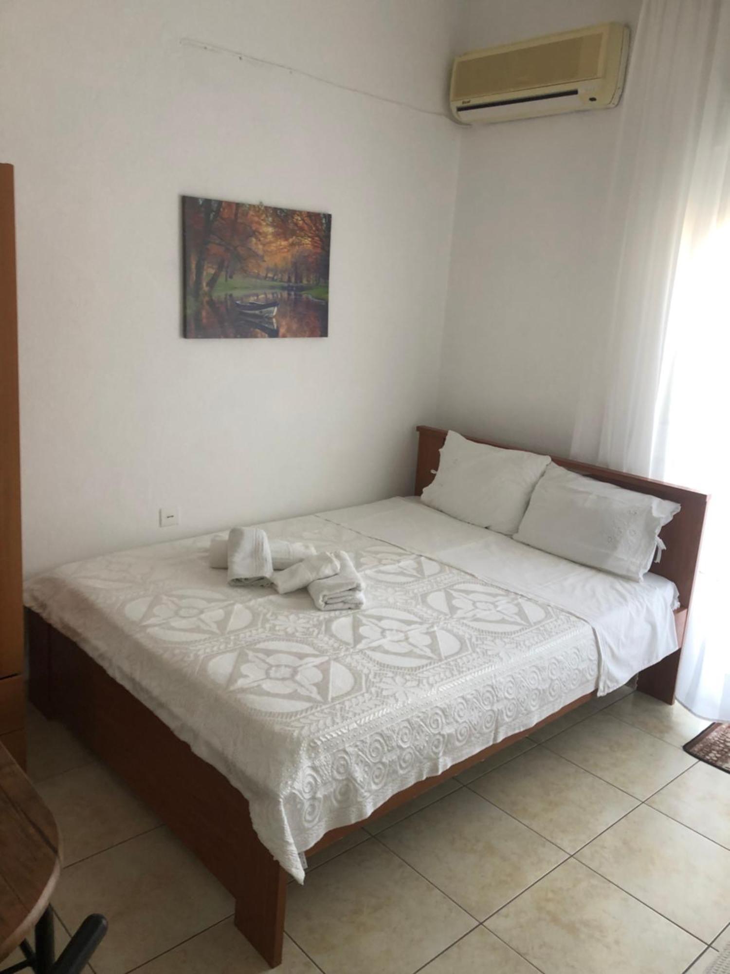 Nikos Rooms Néa Péramos Eksteriør billede