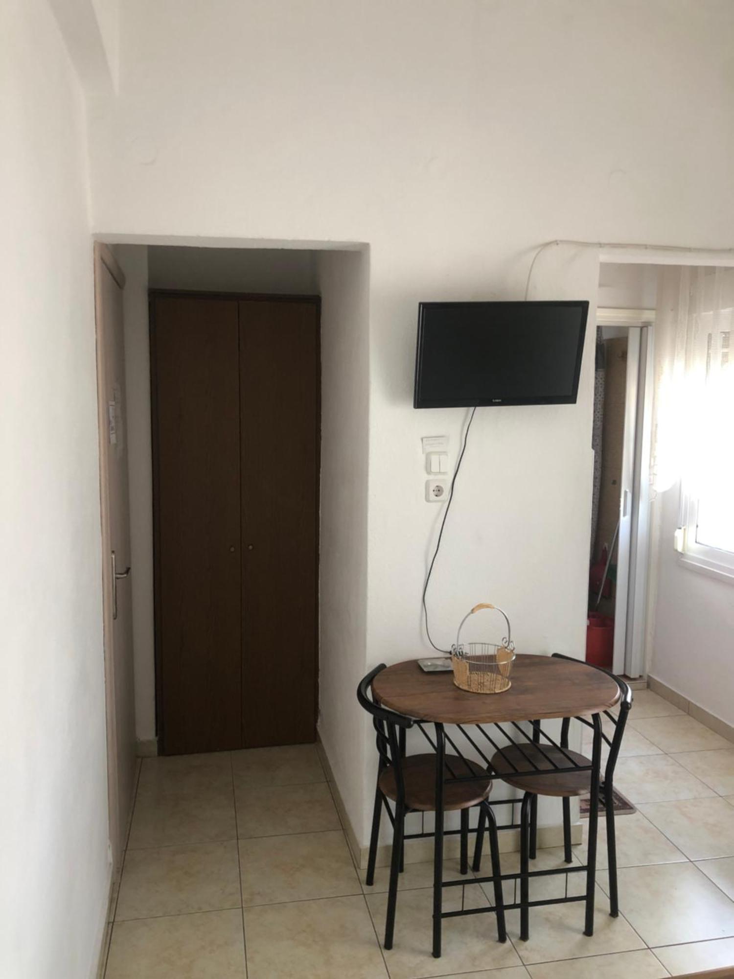 Nikos Rooms Néa Péramos Eksteriør billede